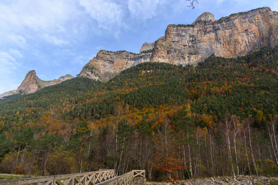 Huesca - parque nacional de Ordesa y Monte Perdido - valle de Ordesa 08 - pradera de Ordesa.jpg